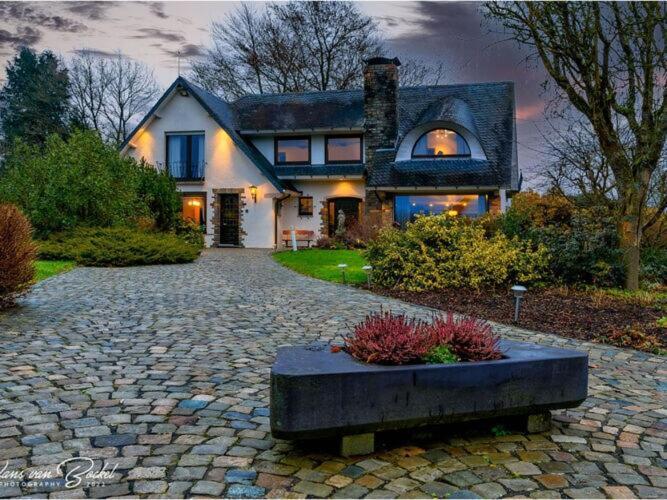 Elegant Villa In Stavelot With Fitness Playroom Экстерьер фото